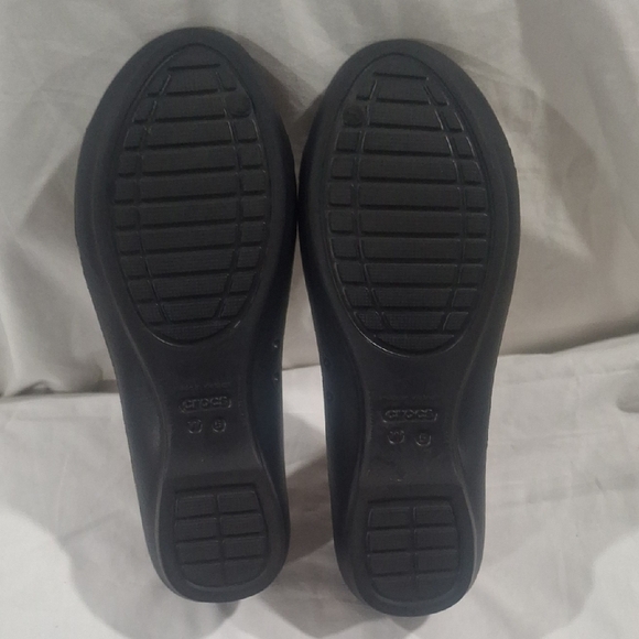 CROCS Black Women's Flats with Chain Detail Size 5 - Picture 6 of 8